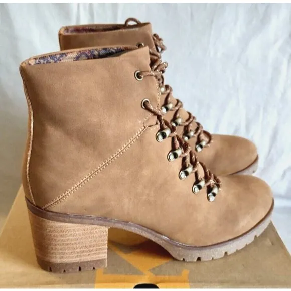 🆕 Kork-Ease Korks lace up hiking boots size 9.5 women lug sole comfortable $110