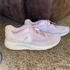💕 Nike baby pink tennis shoes 💖