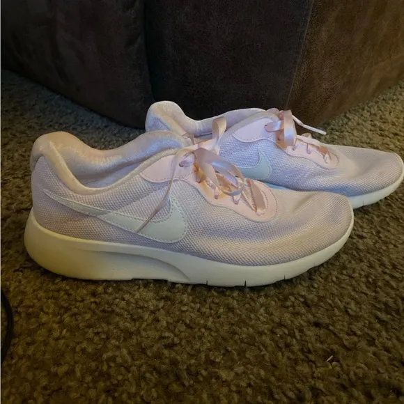 💕 Nike baby pink tennis shoes 💖