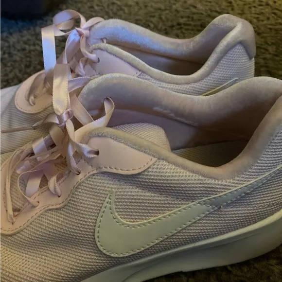 💕 Nike baby pink tennis shoes 💖