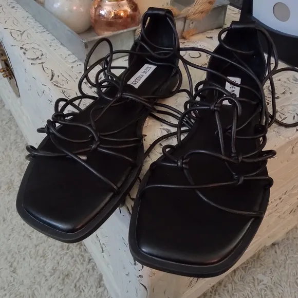 🆕⭐ STEVE MADDEN for Revolve black lace up sandals