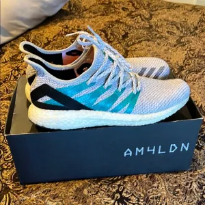 Adidas AM4LDN “London” Running Shoe