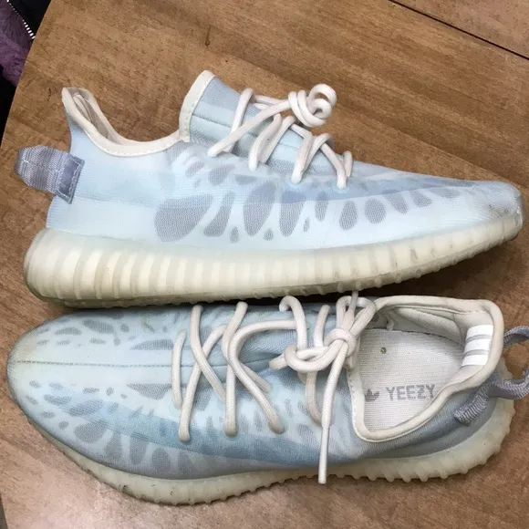 Adidas Boost Men's Yeezy Light Blue Shoes. Very Good Condition. Size 8.