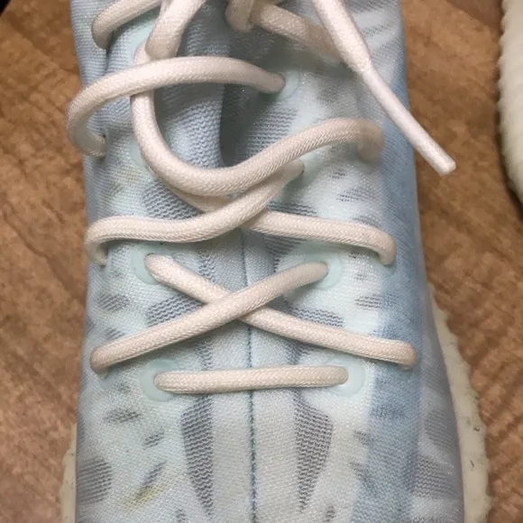 Adidas Boost Men's Yeezy Light Blue Shoes. Very Good Condition. Size 8.