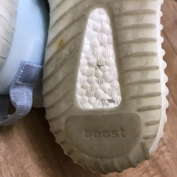 Adidas Boost Men's Yeezy Light Blue Shoes. Very Good Condition. Size 8.