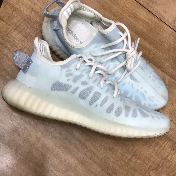 Adidas Boost Men's Yeezy Light Blue Shoes. Very Good Condition. Size 8.