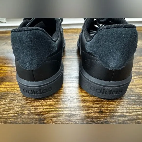 Adidas Courtblock J sneakers- Size 5.5 black