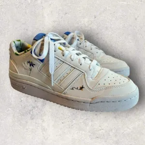 Adidas Originals Forum Low Triple White Size 6 Sneaker Youth Shoe EUC Bee Flora