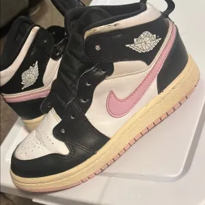 Air Jordan 1 Mid PS 'White Light Arctic Pink