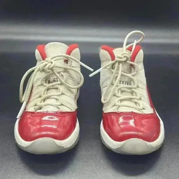 Air  Jordan 11 Retro Cherry size 11C casual school basketball red white