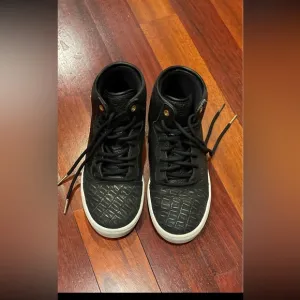 Air Jordan black leather Junior boy shoes 4Y