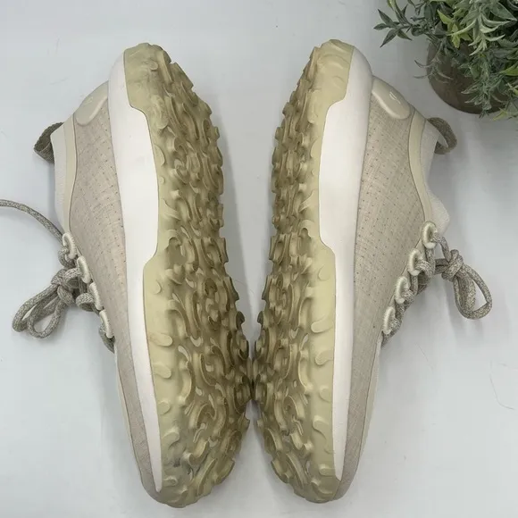 Allbirds Trail Runners SWT Sz 9.5 Cream Hiking Running Walking Shoe