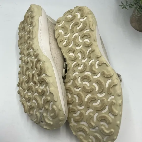 Allbirds Trail Runners SWT Sz 9.5 Cream Hiking Running Walking Shoe