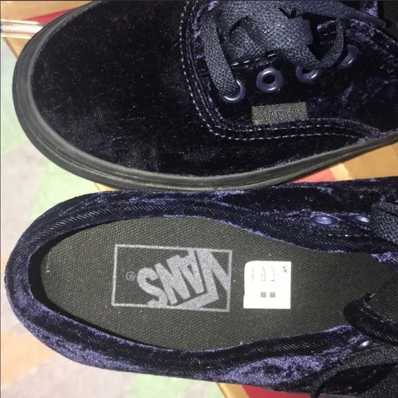 &gt;🧒AUTHENTIC VELVET NAVY, BLACK OUTSOLE CLASSIC BRAND NEW VANS BIG KIDS 3.5 &amp; 4