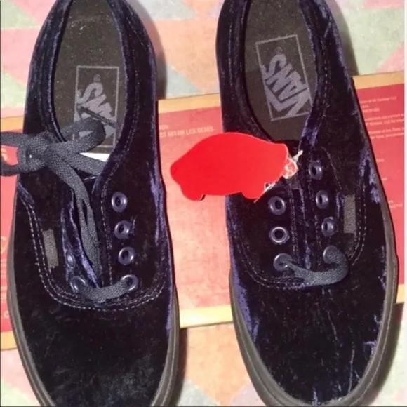 &gt;🧒AUTHENTIC VELVET NAVY, BLACK OUTSOLE CLASSIC BRAND NEW VANS BIG KIDS 3.5 &amp; 4