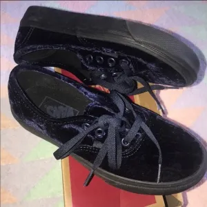 &gt;🧒AUTHENTIC VELVET NAVY, BLACK OUTSOLE CLASSIC BRAND NEW VANS BIG KIDS 3.5 &amp; 4