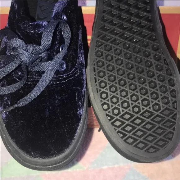 &gt;🧒AUTHENTIC VELVET NAVY, BLACK OUTSOLE CLASSIC BRAND NEW VANS BIG KIDS 3.5 &amp; 4