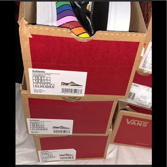 &gt;Ⓜ️REFRACT AUTHENTIC BLACK WHITE MULTI 🌈  RAINBOW SHOW YOU PRIDE BRAND NEW VANS