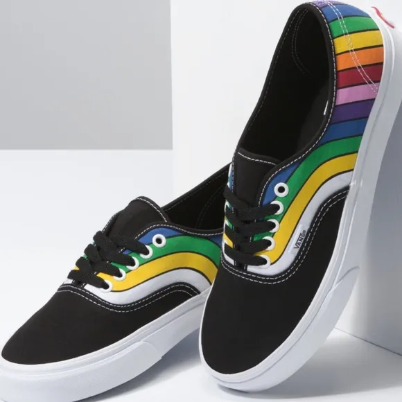 &gt;Ⓜ️REFRACT AUTHENTIC BLACK WHITE MULTI 🌈  RAINBOW SHOW YOU PRIDE BRAND NEW VANS