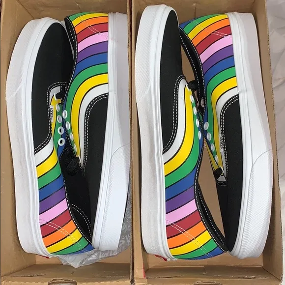 &gt;Ⓜ️REFRACT AUTHENTIC BLACK WHITE MULTI 🌈  RAINBOW SHOW YOU PRIDE BRAND NEW VANS