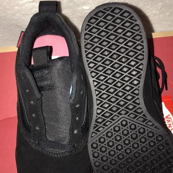 &gt;Ⓜ️ULTRA RANGE PRO BLACK SUEDE ULTRA CUSH LITE LOW CUT BRAND NEW AUTHENTIC VANS