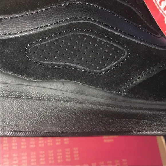 &gt;Ⓜ️ULTRA RANGE PRO BLACK SUEDE ULTRA CUSH LITE LOW CUT BRAND NEW AUTHENTIC VANS