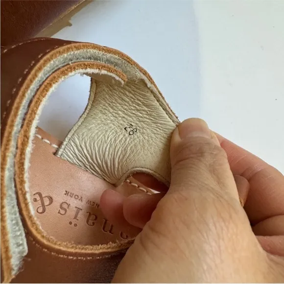 Anais &amp; I kids leather unisex summer sandals. NWT