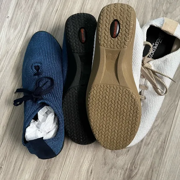 Arcopedico White and Blue Knit Shoes