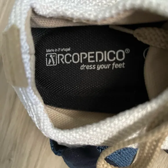 Arcopedico White and Blue Knit Shoes