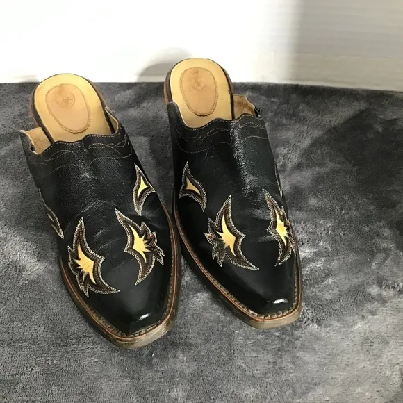 Ariat Womens Size 8.5B Black &amp; Tan Leather Slip On With Cut Outs Mules Retro