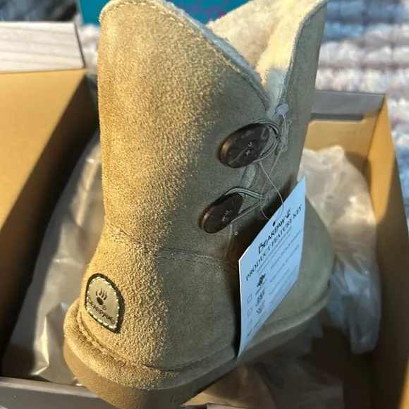 BearPaw Girls warm Boots size 4 youth