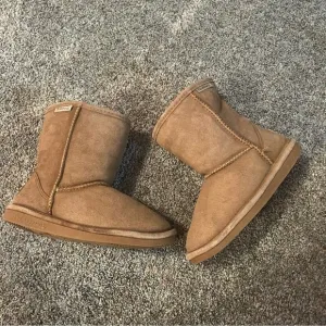 Bearpaw Youth Size 4 Medium Brown Suede Leather Boots Style Eva