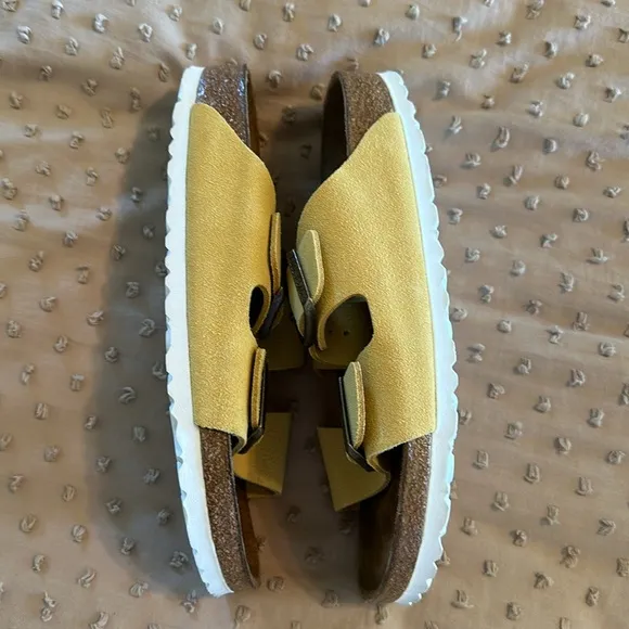 Birkenstock Arizona in Mustard - Size 38