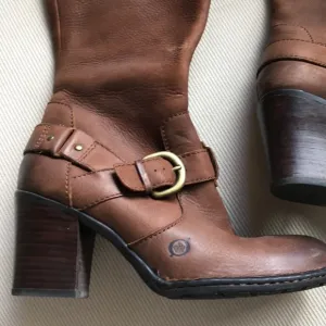 Born boot - brown leather - like new