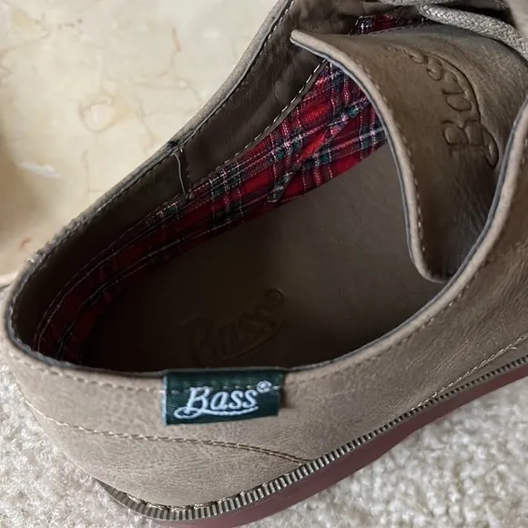 Brand New Bass Junior Bucks Taupe Oxford Casual Dress Shoes Boys Nubucks Lace Up