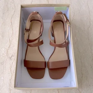 Brand new Michael Kors Shoes. Size 8.5