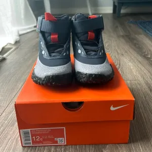Brand New Nike Terrascout Hiking Boots