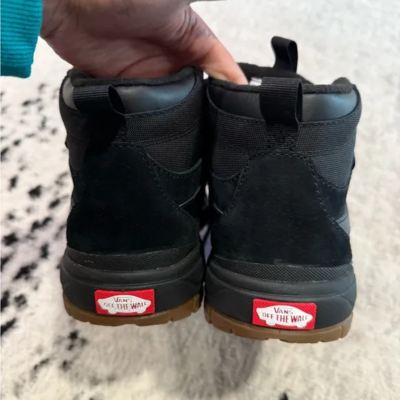 Brand new! Van’s UltraRange Exo Hi MTE-1 Shoe Men’s 7.0 | Women’s 8.5