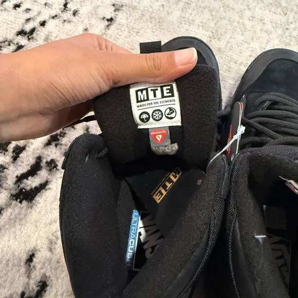 Brand new! Van’s UltraRange Exo Hi MTE-1 Shoe Men’s 7.0 | Women’s 8.5