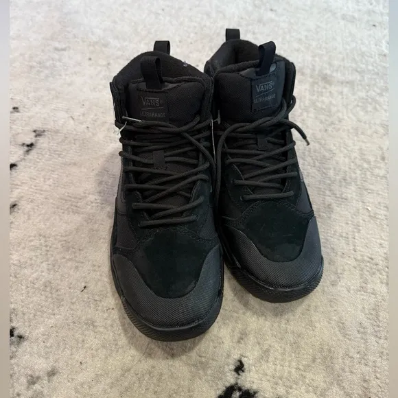 Brand new! Van’s UltraRange Exo Hi MTE-1 Shoe Men’s 7.0 | Women’s 8.5