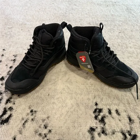 Brand new! Van’s UltraRange Exo Hi MTE-1 Shoe Men’s 7.0 | Women’s 8.5
