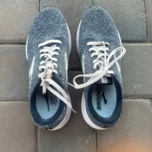 Brooks Launch 7 Running Shoes Sneakers Womens Sz 8 Gray Light Pink
