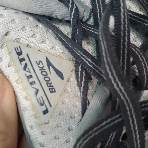 Brooks Womens Levitate Running Athletic Sneakers shoes sz 11 Medium B