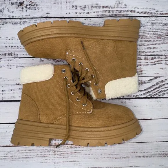 Brown short fuzzy winter boots women’s size 7(38)