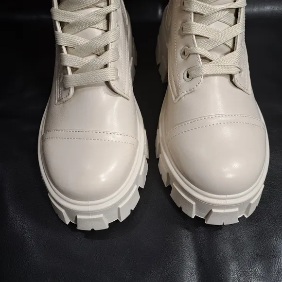 Cape Robbin Women's Beige Monalisa  Combat Boots Chunky‎ Platform Size 9