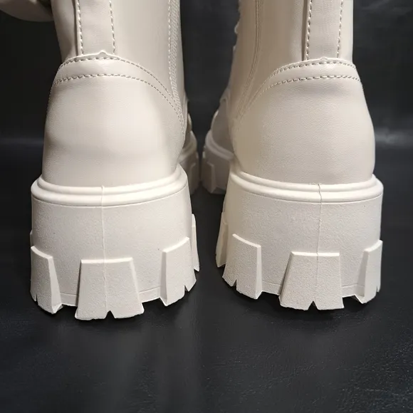 Cape Robbin Women's Beige Monalisa  Combat Boots Chunky‎ Platform Size 9