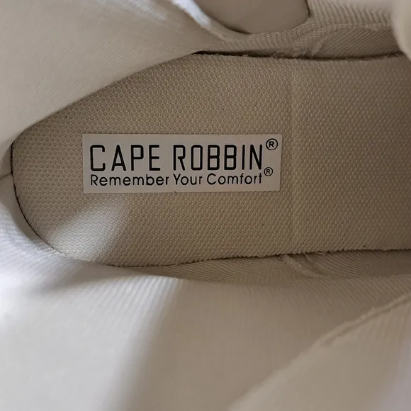 Cape Robbin Women's Beige Monalisa  Combat Boots Chunky‎ Platform Size 9