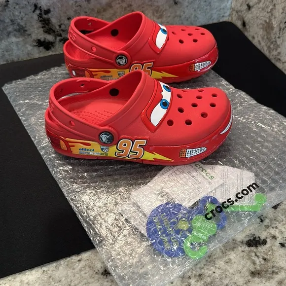 Cars Lightning Mcqueen Crocs kids size 1 like new condition still light …