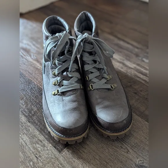 Chacos Grey Leather Hiking Boots