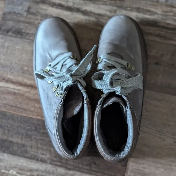 Chacos Grey Leather Hiking Boots